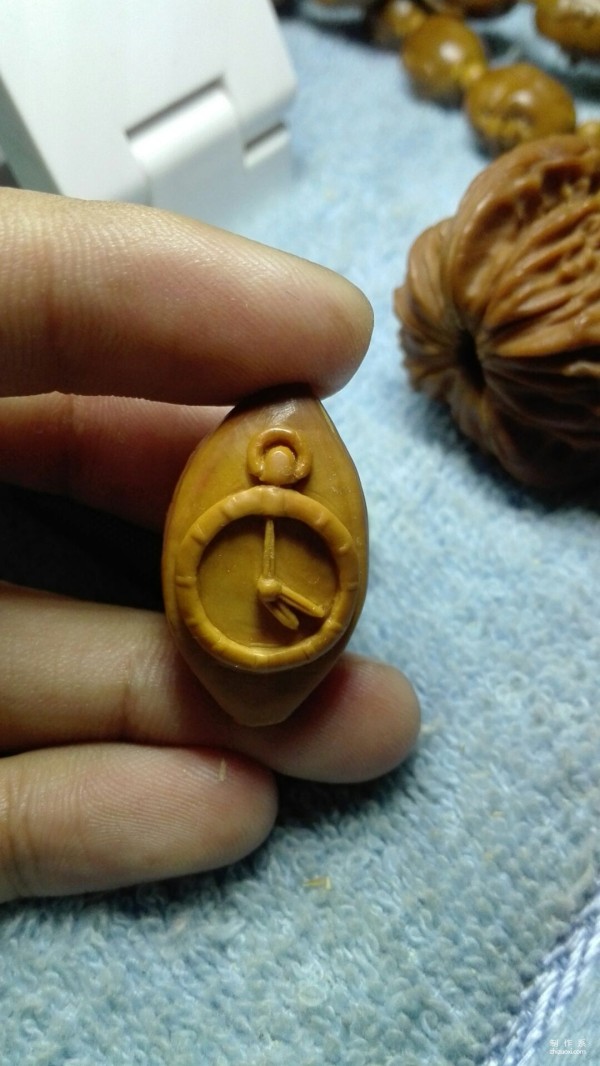 DIY olive pit time hand carving method