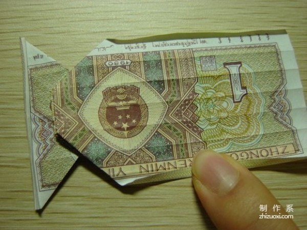 Illustrated tutorial for DIY handmade origami camera toys using RMB or US dollar banknotes