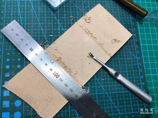 Using Acrylic Molds to Make Leather Cigarette Cases