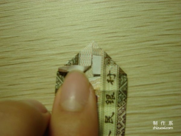 Illustrated tutorial for DIY handmade origami camera toys using RMB or US dollar banknotes