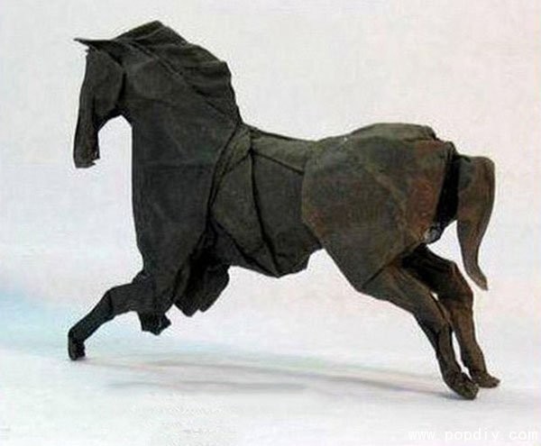 DIY origami to make a creative galloping horse