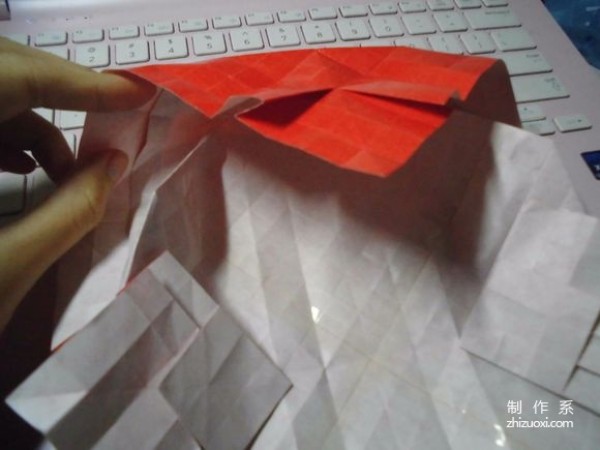 Teach you how to make a heart-shaped origami tutorial of a two-color kissing fish