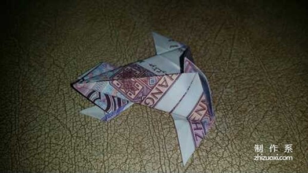 Tutorial on how to fold the little frog using five cents RMB