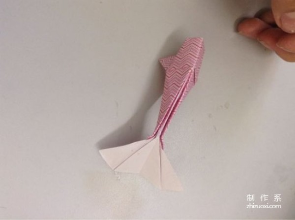 Detailed picture tutorial on how to fold a free little goldfish