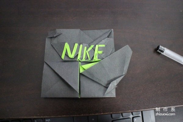 A very creative graphic tutorial on origami Nike logo