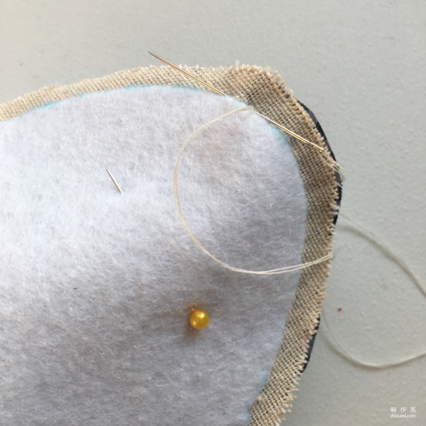 Handmade fabric art teaches you how to make a simple, beautiful and practical gold coin purse