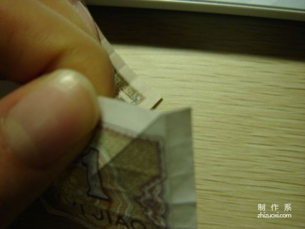 Illustrated tutorial for DIY handmade origami camera toys using RMB or US dollar banknotes