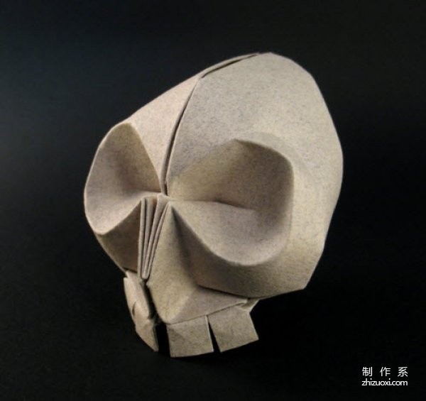 Illustrated step-by-step tutorial on how to make origami cute skulls