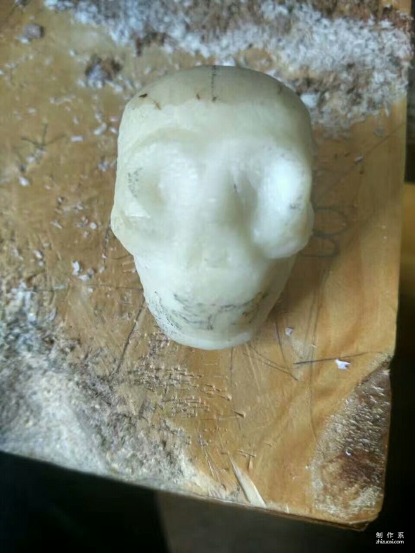 Manual carving and polishing methods for ivory fruit carved skull ornaments