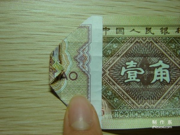 Illustrated tutorial for DIY handmade origami camera toys using RMB or US dollar banknotes