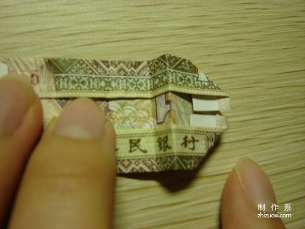 Illustrated tutorial for DIY handmade origami camera toys using RMB or US dollar banknotes