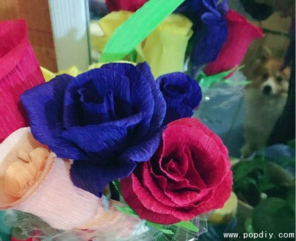 Beautiful roses made by DIY paper art