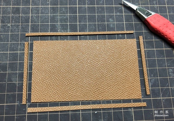 The production process of polka dot handmade business card bag