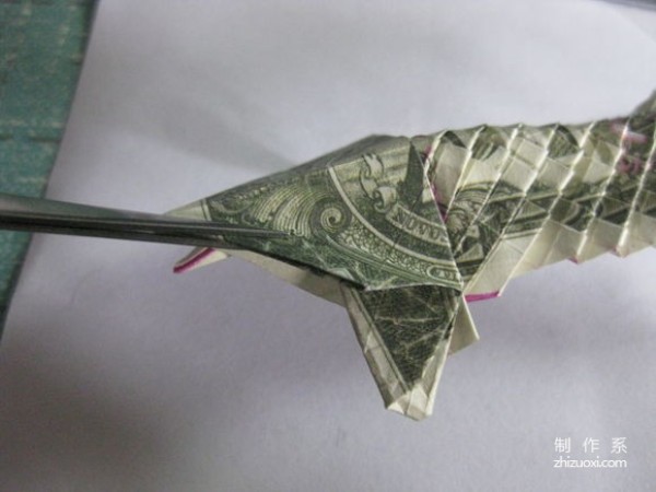 Detailed tutorial of dollar carp origami banknote real shot pictures