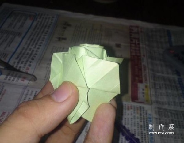 How to fold NS paper roses. Teach you how to fold relatively complicated NS paper roses with illustrations.