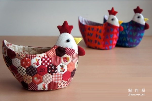 Use discarded fabrics to DIY creative handmade chicken storage boxes that are simple and practical for home use.