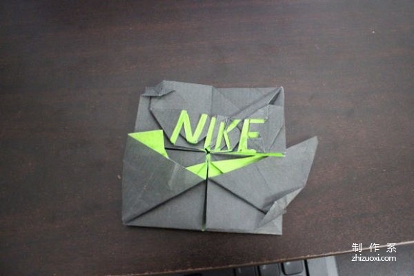 A very creative graphic tutorial on origami Nike logo