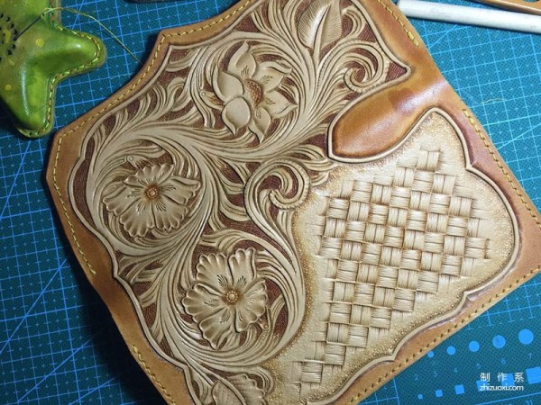 Leather carving works, carved long clip