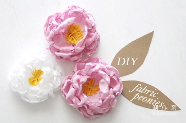 Artificial flowers made by handmade fabric DIY to create realistic flower decorations