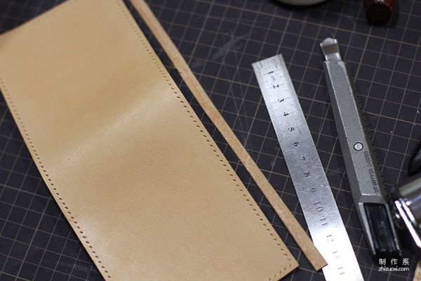 How to make an exquisite handmade leather wallet for him or her?