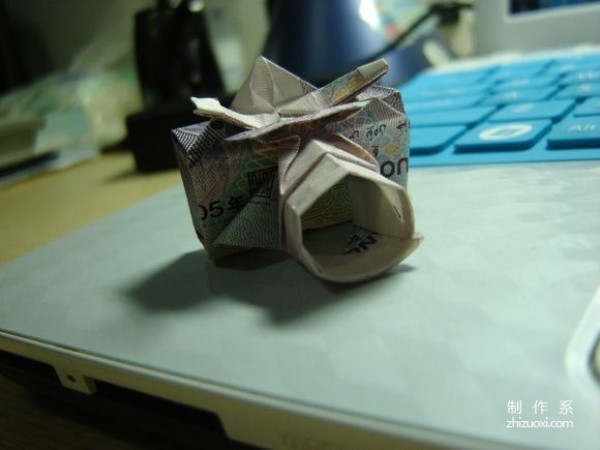 Illustrated tutorial for DIY handmade origami camera toys using RMB or US dollar banknotes