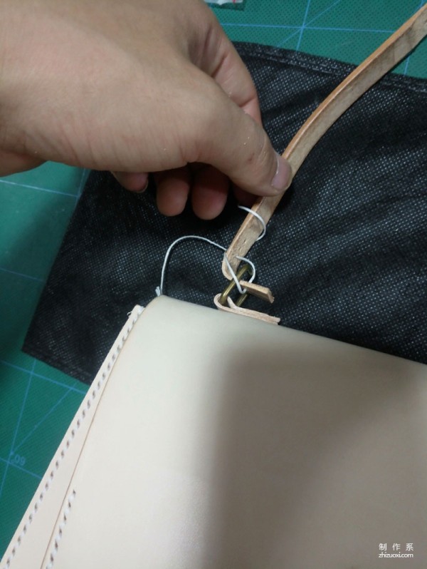 Step-by-step tutorial on making a DIY clutch bag by drawing your own drawings