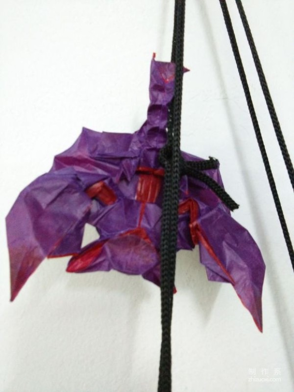 Origami DIY illustrated tutorial that teaches you how to fold the two-color Pokémon Scorpion King