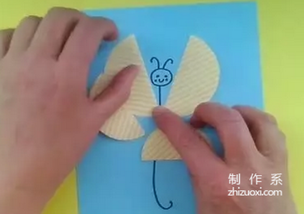 Simple DIY method for children to make butterfly patterns by hand