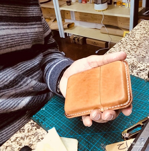 Using Acrylic Molds to Make Leather Cigarette Cases