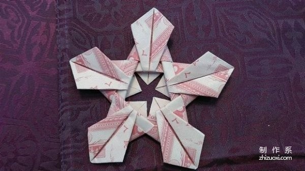 Illustrated tutorial on how to make origami paper money five-petal lotus