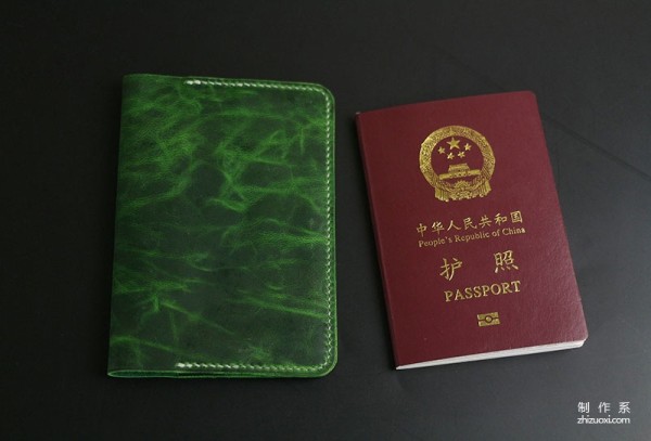 When going out for a vacation, the equipment cannot be reduced in price: make a passport holder from scratch (with design drawings attached)