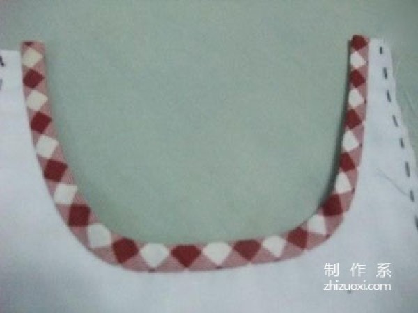 Detailed tutorial on the innovative double-sided bibs. Mothers who are handy may wish to take a look at how to make bibs.