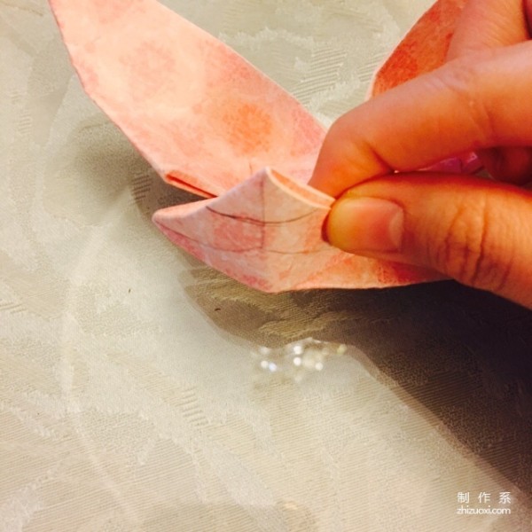 Origami method of handmade swallowtail butterfly Feifei