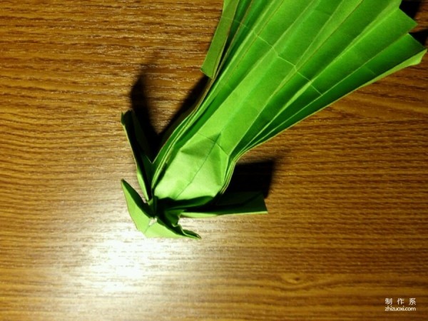 Paper goldfish that flows randomly, a real-life illustrated tutorial on goldfish origami