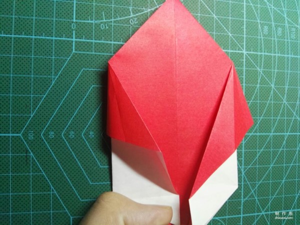 Illustrated tutorial on the origami method of the cute little fox