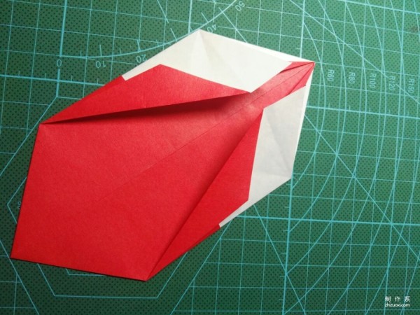 Illustrated tutorial on the origami method of the cute little fox