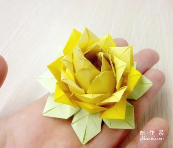 Detailed step-by-step tutorial on handmade origami of Prayer Lotus