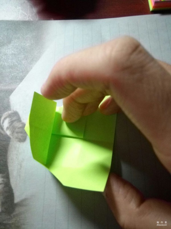 Illustrated tutorial on the handmade origami method of DIY fingertip paper flower balls