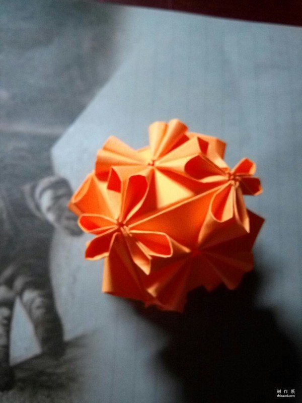 Illustrated tutorial on the handmade origami method of DIY fingertip paper flower balls