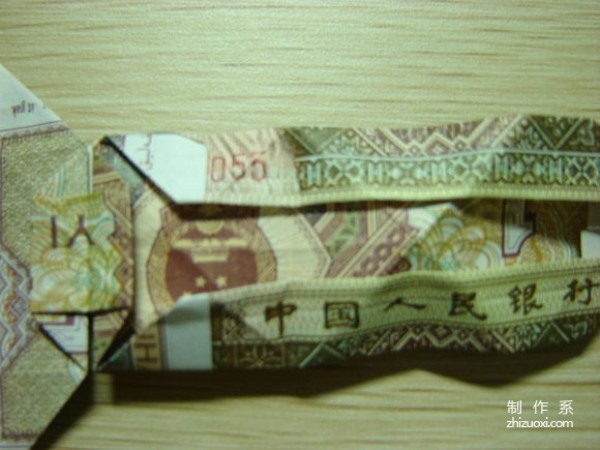 Illustrated tutorial for DIY handmade origami camera toys using RMB or US dollar banknotes