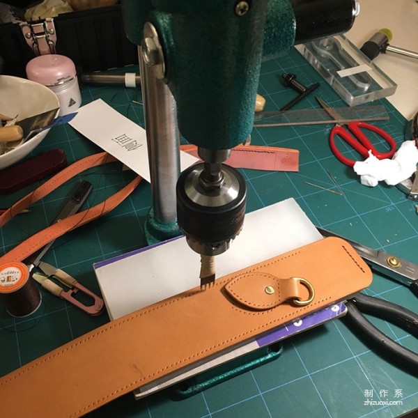 The production process of Hermès classic saddle bag