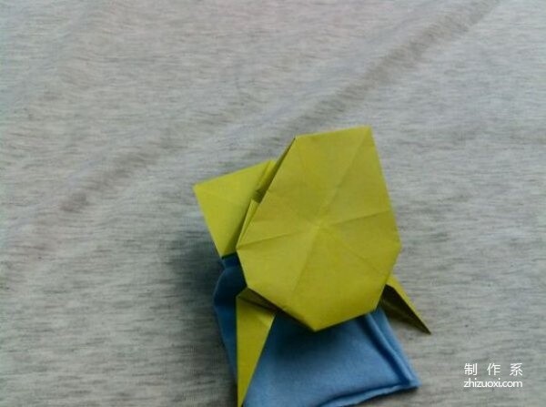 A complete tutorial on how to make origami toads and frogs