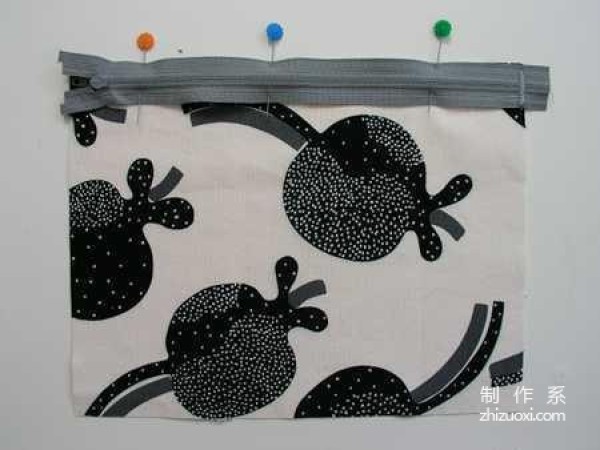 Handmade fabric art teaches you how to make a simple and practical zipper bag from scrap cloth