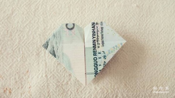 Creative origami paper money and heart, handmade tutorial on folding heart-shaped paper money