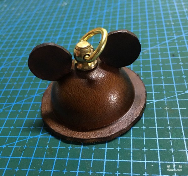 Small objects for beginners, making leather bells