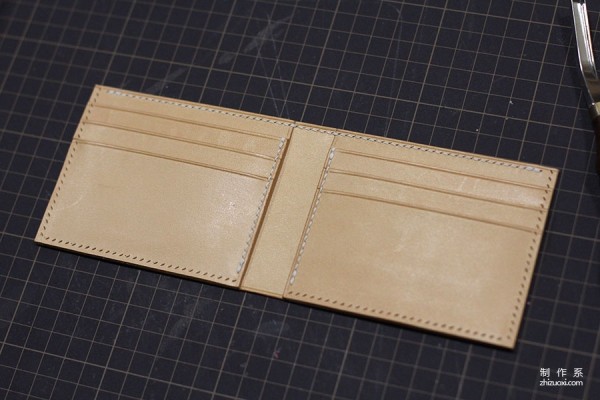 How to make an exquisite handmade leather wallet for him or her?