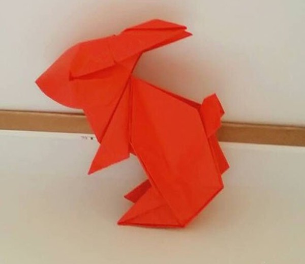 Origami DIY geometric rabbit with sharp corners