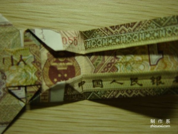 Illustrated tutorial for DIY handmade origami camera toys using RMB or US dollar banknotes