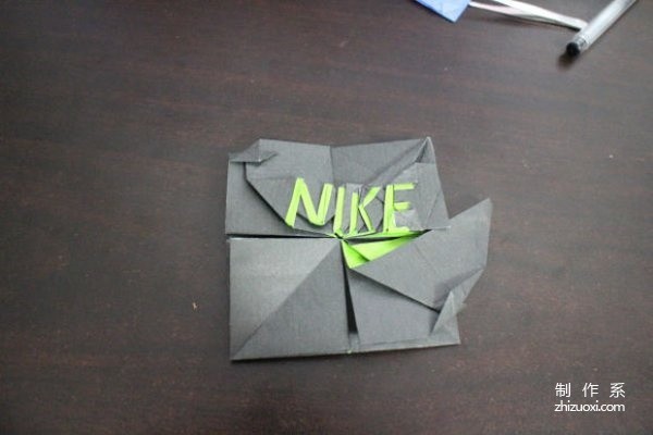 A very creative graphic tutorial on origami Nike logo