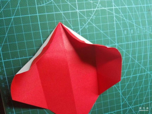 Illustrated tutorial on the origami method of the cute little fox